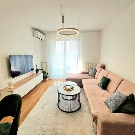 Komfort 33, Near Sarajevo Airport & Free Parking *